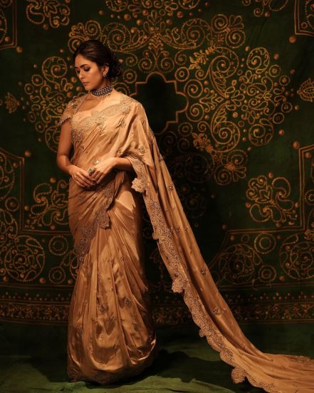 Mrunal Thakur Golden Saree