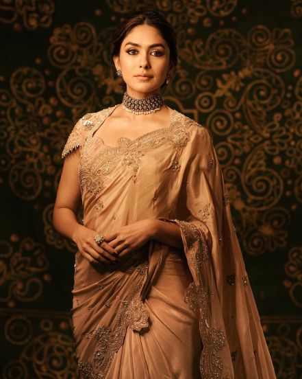 Mrunal Thakur Golden Saree