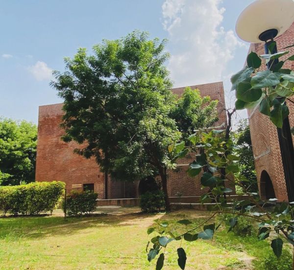 Navya Naveli Nanda IIM Ahmedabad fees 