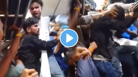 Shocking video Guy Caught Stealing Purse inside Indian Railway video