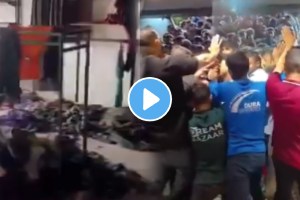 Pakistan viral video Utter chaos as unruly mob loots mall in Pakistan's Karachi on opening day