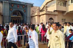 Shri Sant Gajanan Maharaj devotees gathered in Shegaon