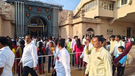 Shri Sant Gajanan Maharaj devotees gathered in Shegaon