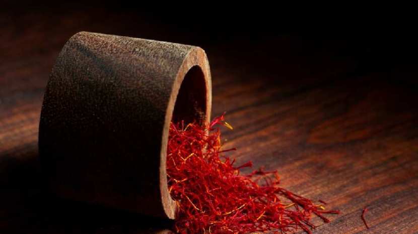 Why should pregnant women consume saffron