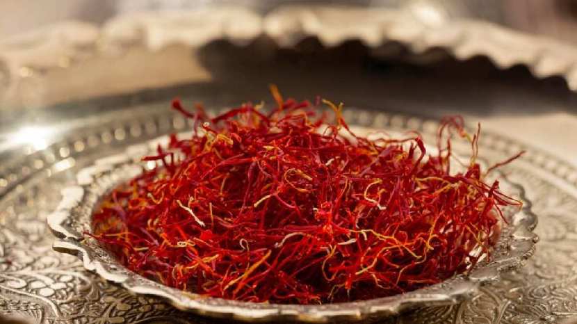 Why should pregnant women consume saffron