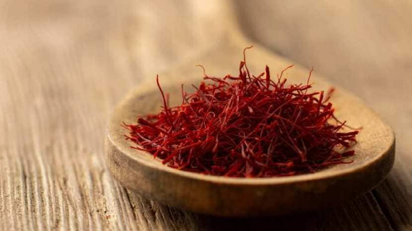 Why should pregnant women consume saffron