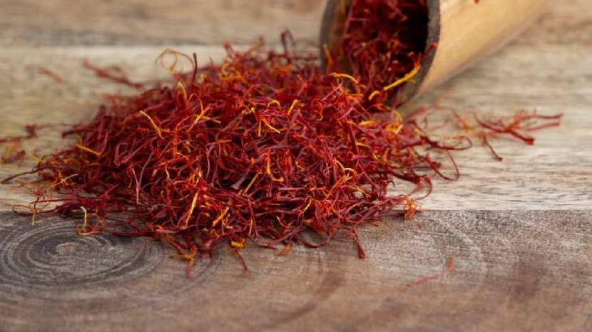 Why should pregnant women consume saffron