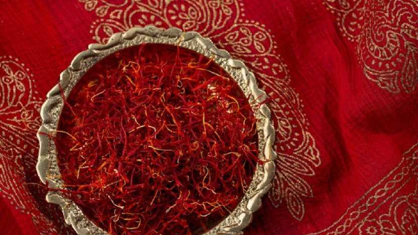 Why should pregnant women consume saffron