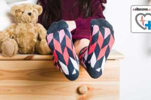 Use wet socks to reduce fever in children