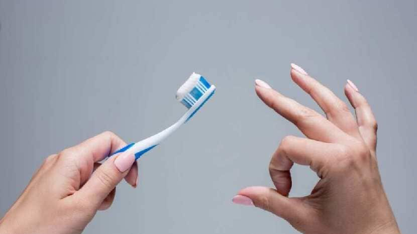 change the toothbrush from time to time