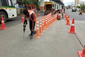 municipal administration started temporary repairs on ghodbandar flyover and inspection of roads