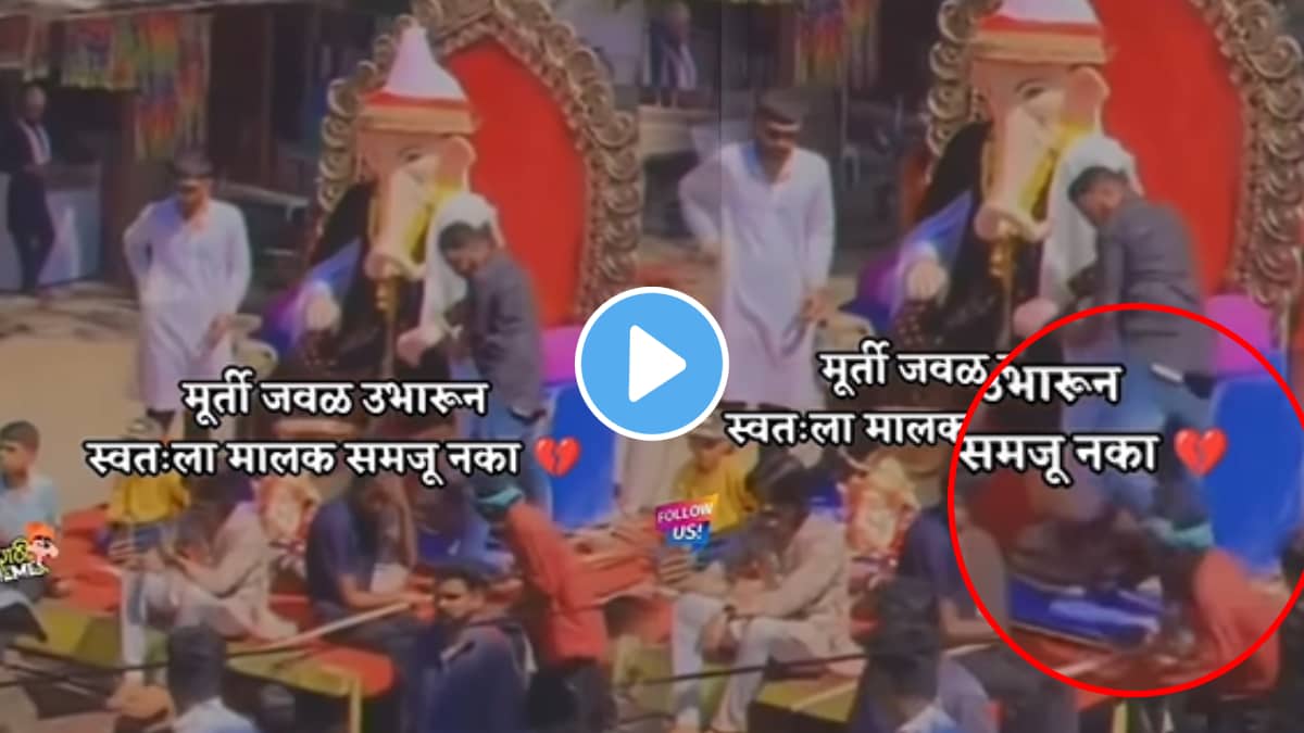 Ganeshostav 2024 shocking video man directly kicked the poor man on the street while he Falling at the feet of Lord Ganesha