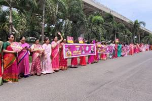 NCP Ajit Pawar group hundreds women formed human chain in support of governments welfare schemes