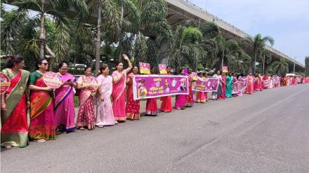 NCP Ajit Pawar group hundreds women formed human chain in support of governments welfare schemes