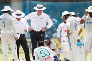 IND vs BAN Mehidy Hasan Miraz Stung by Wasp On Day 4 of 2nd Test