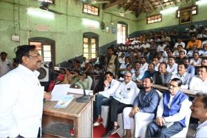 Sudhir Mungantiwar is alumnus of school he thinks how much more he can give to school as Gurudakshina