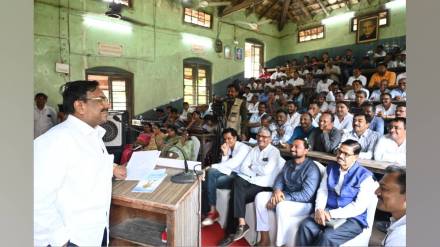 Sudhir Mungantiwar is alumnus of school he thinks how much more he can give to school as Gurudakshina