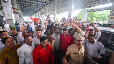 Thackeray group activists standing outside nagpur airport started aggressively shouting slogans