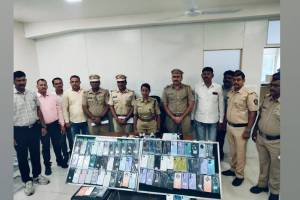 gang of thieves stole mobile phones worth 26 lakhs from shops and fled to Uttar Pradesh