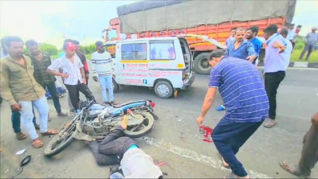 speeding car hit motorcycle hit and-run on Nagpur Chhindwara highway