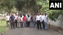 Railway Employees Arrested : धक्कादायक! वरिष्ठांकडून स्वतःचं कौतुक करून घेण्यासाठी रेल्वेच्या कर्मचाऱ्यांकडून ट्रॅक फेल करण्याचा प्रयत्न; तिघांना अटक