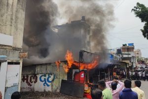 Five shops caught fire in Vadgaon Sheri market