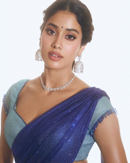 janhvi kapoor latest saree look