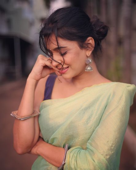 Shivani Mundhekar Green Saree Look