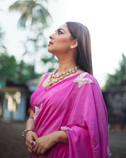 Sonalee Kulkarni Pink Saree