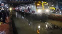 Mumbai Rain : मुंबईत मुसळधार पाऊस, मध्य रेल्वेचं प्रवाशांना महत्त्वाचं आवाहन, “ट्रेनमध्ये अडकून पडला असाल तर…”