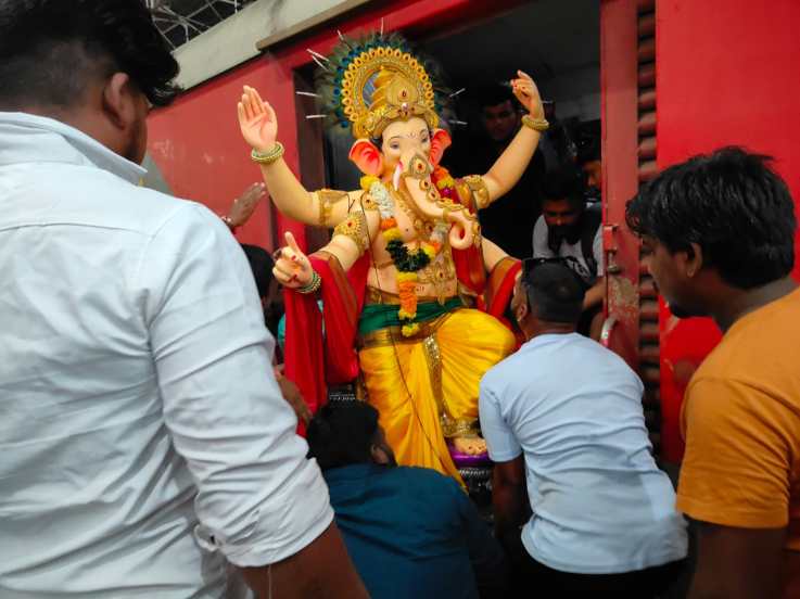 Ganeshotsav 2024 latest Photos ganpati bappa travel from mumbai to surat by train on mumbai central staion see photos