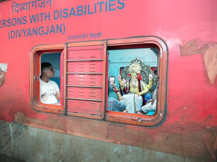 Ganeshotsav 2024 latest Photos ganpati bappa travel from mumbai to surat by train on mumbai central staion see photos