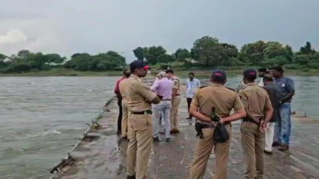 Two people washed away, flood Wardha,