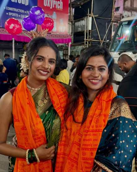 Marathi actress Amruta dhongade visit dagdusheth halwai Ganpati, Marathi actress Amruta dhongade dagdusheth halwai Ganpati darshan