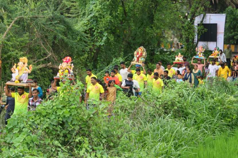 Gauri Ganpati immersion photos in mumbai