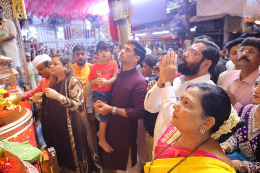 cm eknath shinde lalbaugcha raja darshan photos 2024