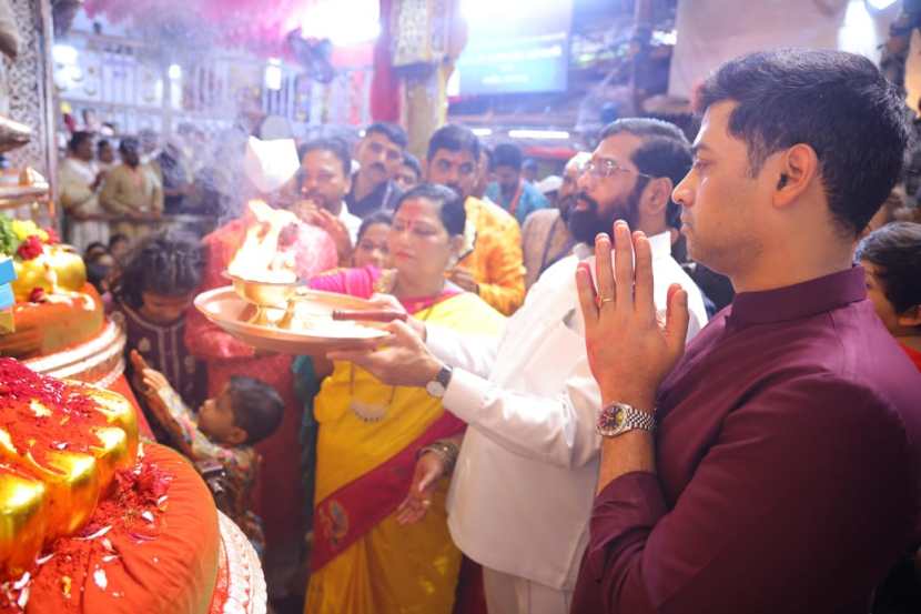 cm eknath shinde lalbaugcha raja darshan photos 2024