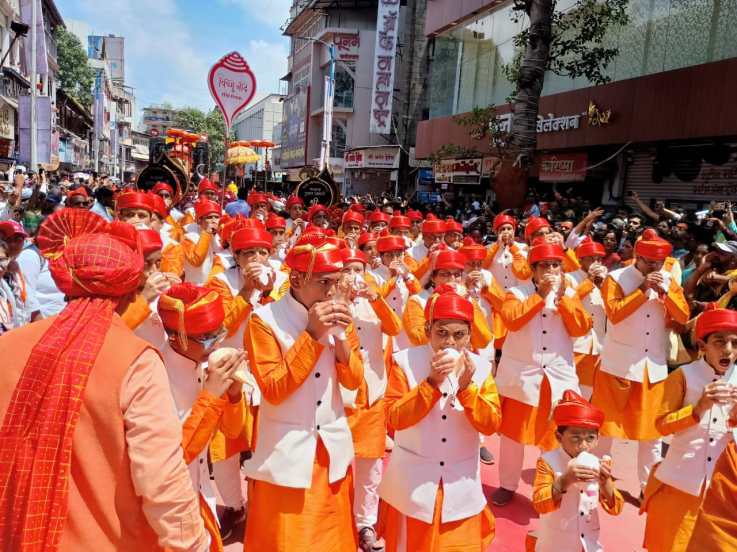 Ganesh Visarjan Miravnuk LIVE Updates, Pune Ganesh Visarjan 2024, Maharashtra Ganesh Visarjan 2024, manache ganpati pune visarjan, ganpati visarjan pune photos, 