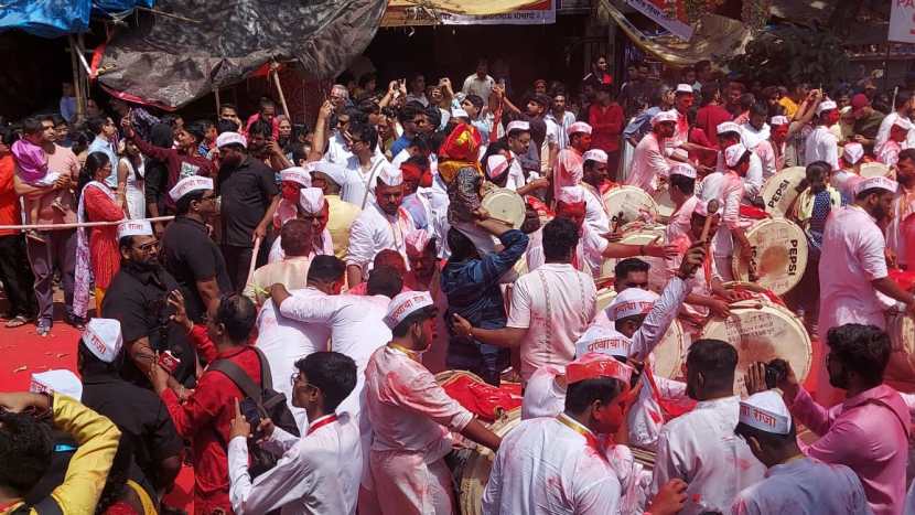 Ganesh Visarjan Miravnuk LIVE Updates, Pune Ganesh Visarjan 2024, Maharashtra Ganesh Visarjan 2024, manache ganpati pune visarjan, ganpati visarjan pune photos, 