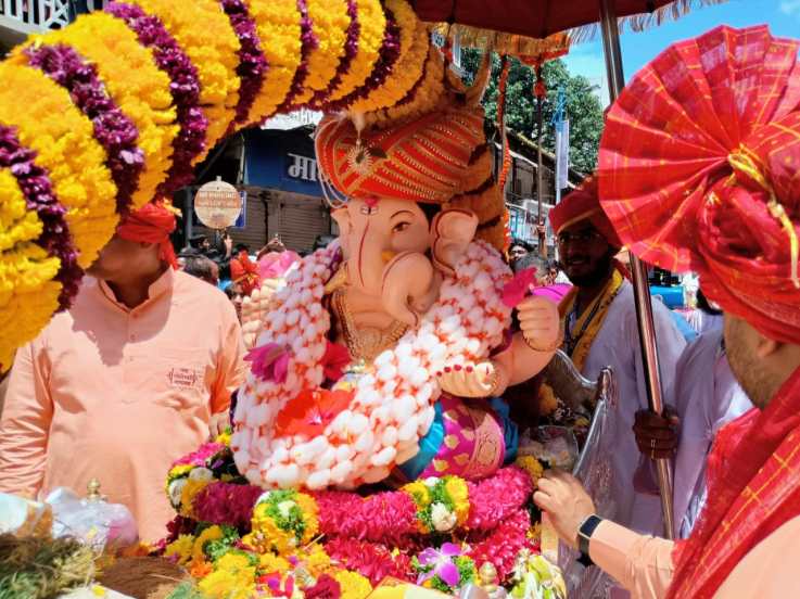 Ganesh Visarjan Miravnuk LIVE Updates, Pune Ganesh Visarjan 2024, Maharashtra Ganesh Visarjan 2024, manache ganpati pune visarjan, ganpati visarjan pune photos, 