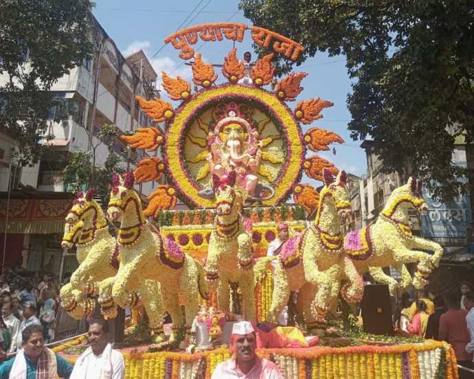 Ganesh Visarjan Miravnuk LIVE Updates, Pune Ganesh Visarjan 2024, Maharashtra Ganesh Visarjan 2024, manache ganpati pune visarjan, ganpati visarjan pune photos, 