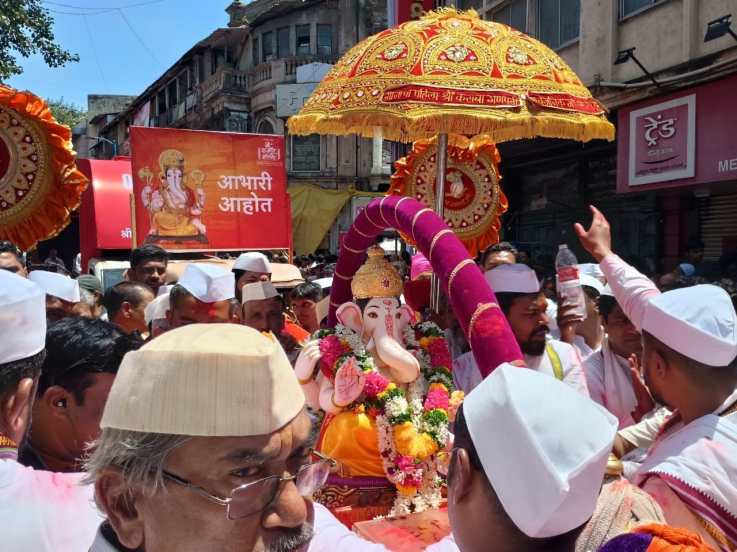 Ganesh Visarjan Miravnuk LIVE Updates, Pune Ganesh Visarjan 2024, Maharashtra Ganesh Visarjan 2024, manache ganpati pune visarjan, ganpati visarjan pune photos, 