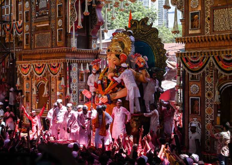 lalbaugcha raja ganesh visarjan photo 2024