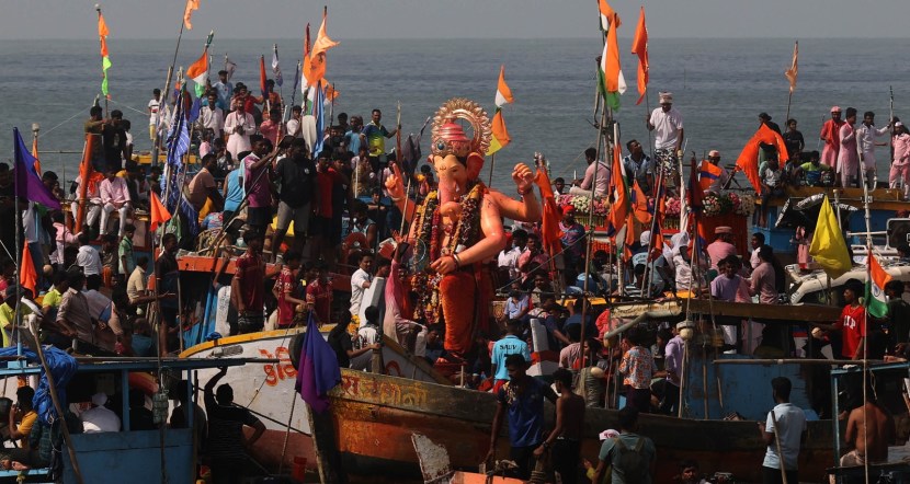 Ganesh Visarjan, ganesh visarjan girgaon chaupati, giragon chaupati ganesh visarjan photos 2024