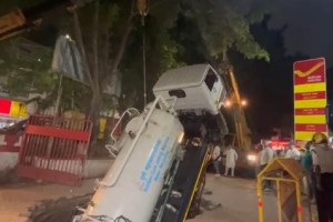 truck out of hole pune, paver block collapse pune,