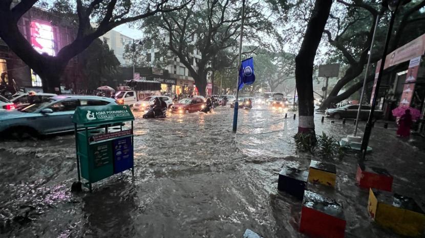 pune heavy rain today, pune rain news today, Heavy to heavy rains and flooding at JM road pune