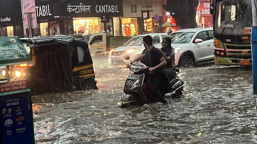 pune heavy rain today, pune rain news today, Heavy to heavy rains and flooding at JM road pune