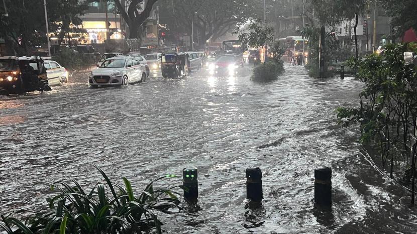 pune heavy rain today, pune rain news today, Heavy to heavy rains and flooding at JM road pune