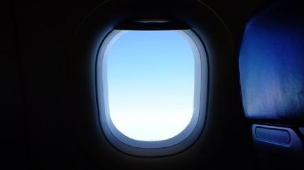 Why airplane windows small and round shape