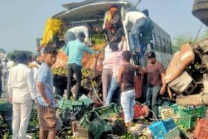 Jalna Bus Truck Accident News in Marathi